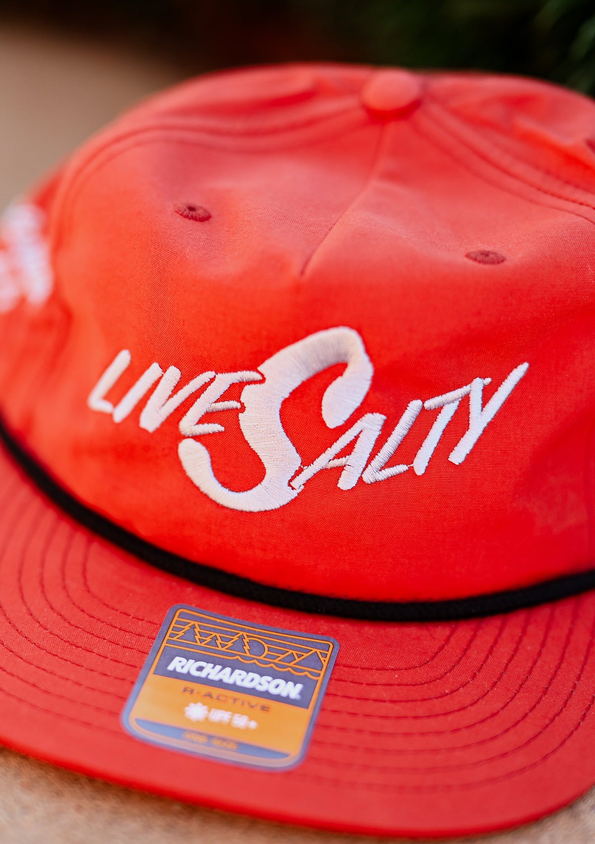 LIVE SALTY | RED/WHITE